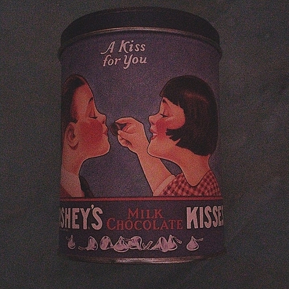 Hershey's 1995 "A Kiss for You" tin